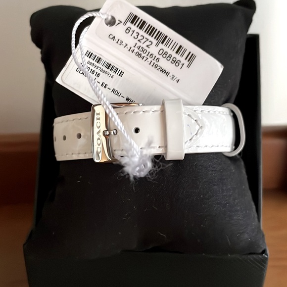 NWT Coach Watch - Picture 2 of 2